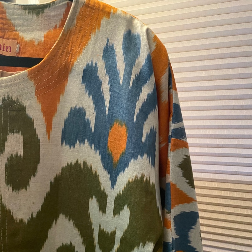 Handwoven Silk Ikat Jacket- One of a Kind.
Jacket fits M & L size.